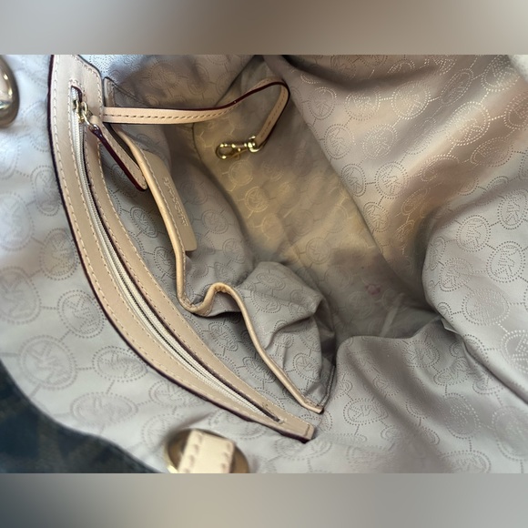 Michael Kors handbag - Picture 9 of 13